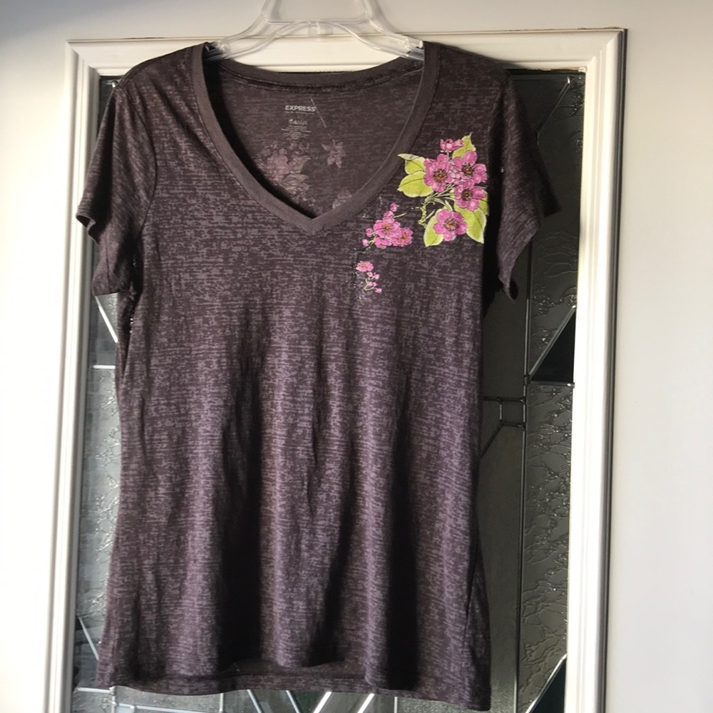 Gray Express T-shirt with floral print.